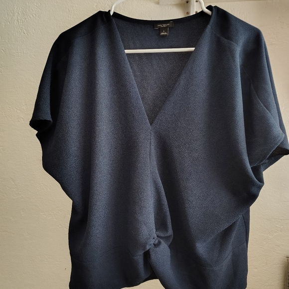 Ann Taylor Navy Blue V-Neck Blouse MINIMALIST, CLASSIC, TRADITIONAL OFFICE SIREN - Picture 7 of 8